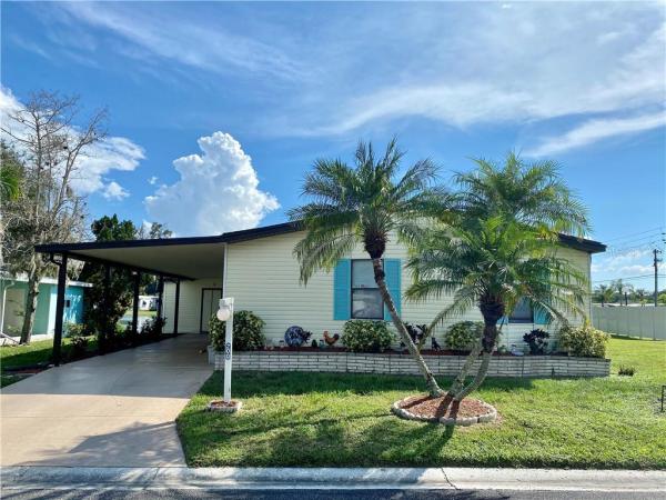 COUNTRY LAKES VILLAGE MHC OR 2352 PG 4762