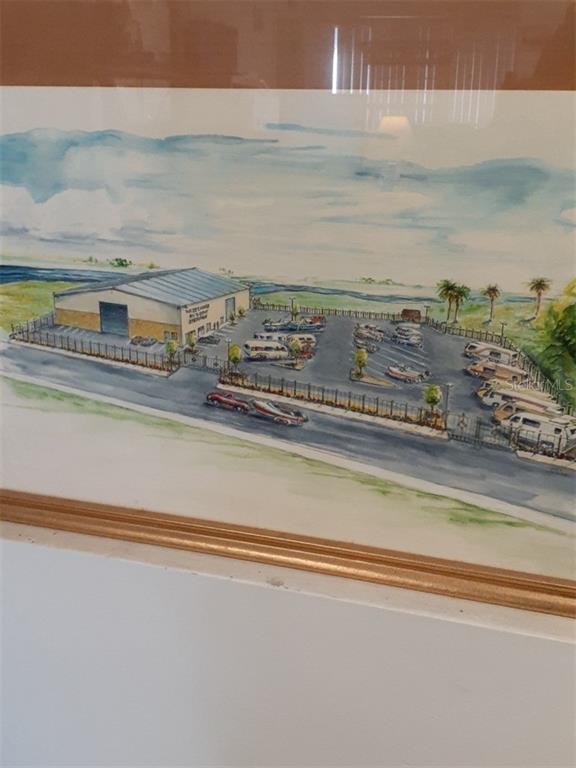 MONROE S BUS PARK - фото