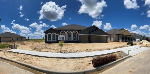 VISTAS AT WATERS EDGE