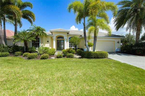 PELICAN POINTE GOLF & COUNTRY