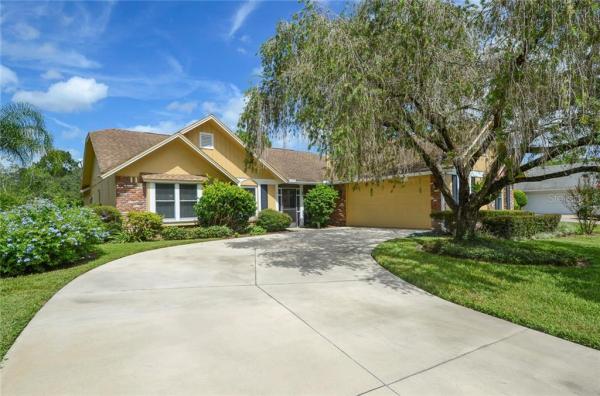 FAIRWAY OAKS AT DEER RUN