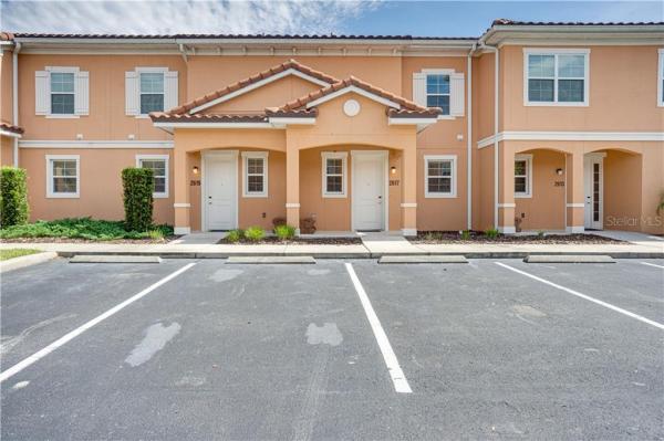 REGAL OAKS AT OLD TOWN