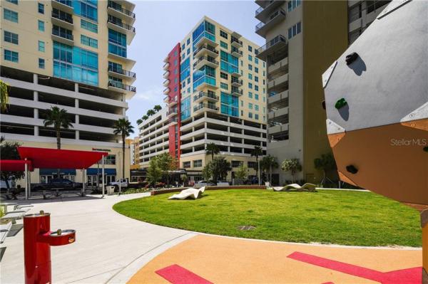 GRAND CENTRAL AT KENNEDY RESID