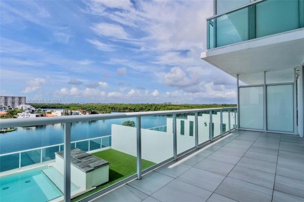 400 Sunny Isles East