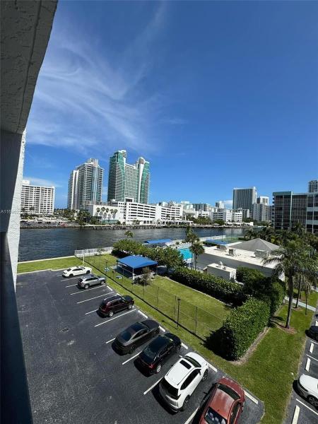 THE TOWERS OF OCEANVIEW S