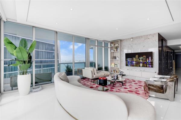 900 BISCAYNE BAY CONDO