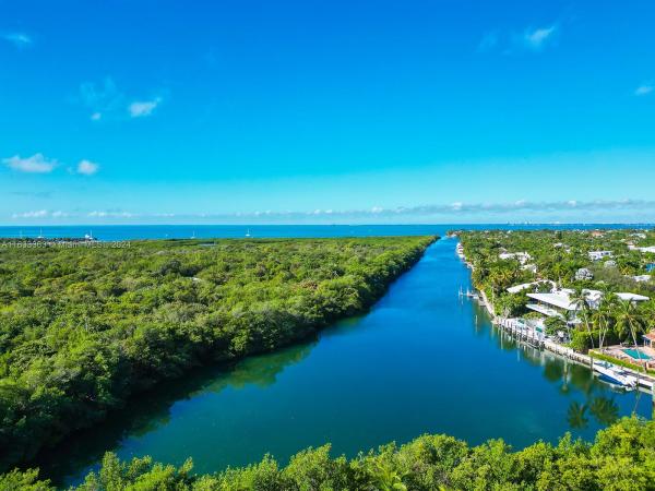 TOWERS OF KEY BISCAYNE CO