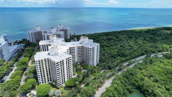 TOWERS OF KEY BISCAYNE CO