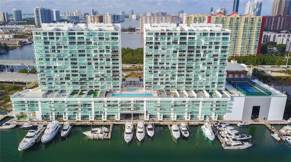 400 SUNNY ISLES MARINA - фото