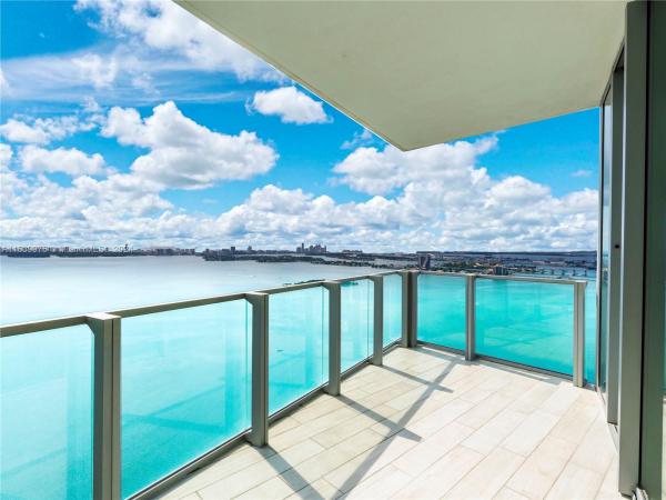 BISCAYNE BEACH CONDO - фото