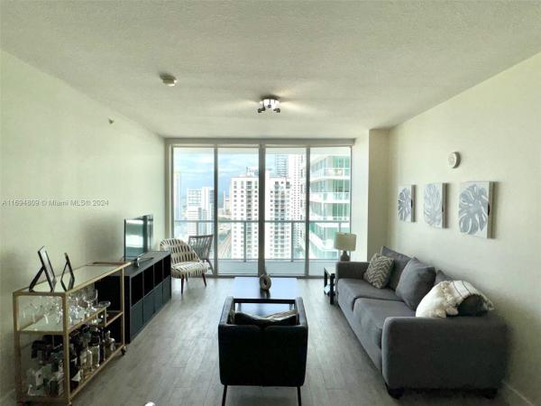 THE AXIS ON BRICKELL COND