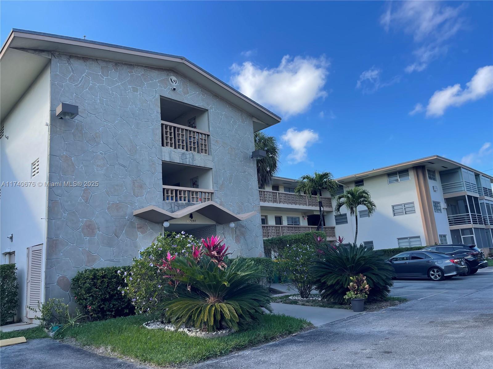 MAR-LEN GARDENS - фото