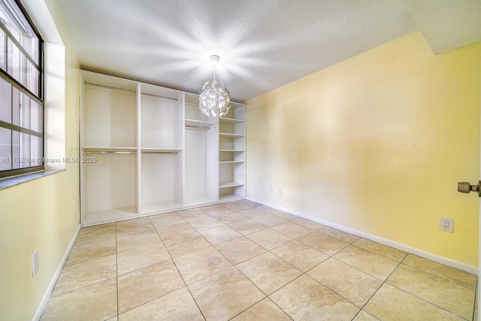 LAKESHORE CONDO #5 - фото