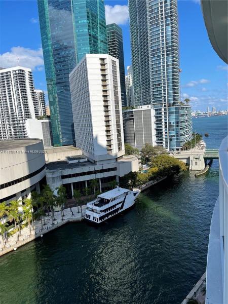 BRICKELL ON THE RIVER N T