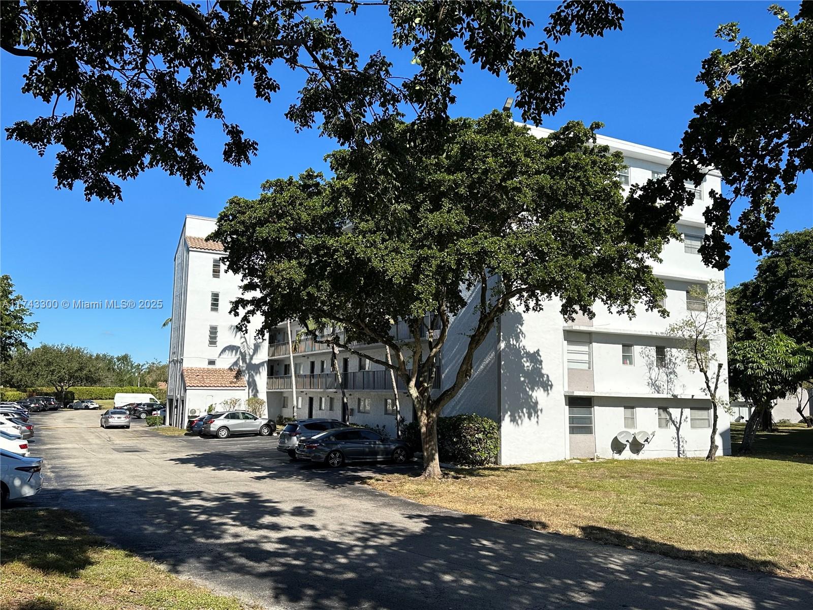 Lakeshore - фото