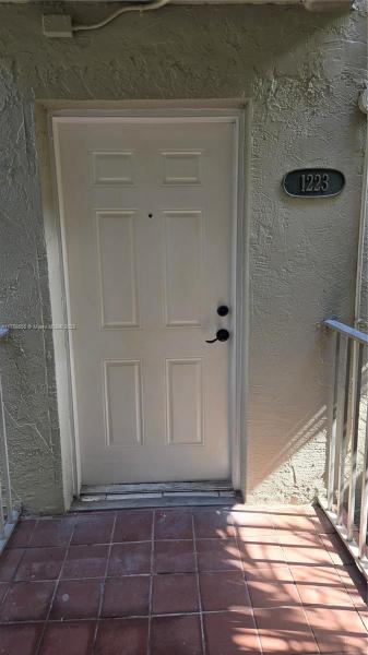 SAMARI LAKE EAST CONDO