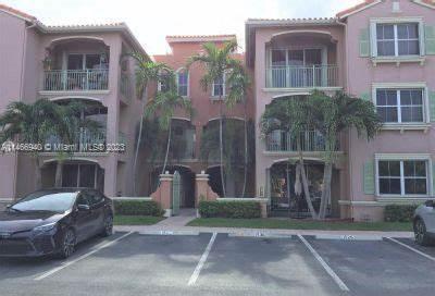 THE COURTS AT DORAL ISLES
