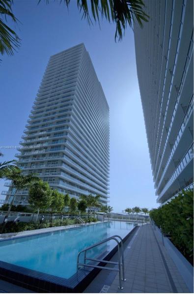 THE AXIS ON BRICKELL