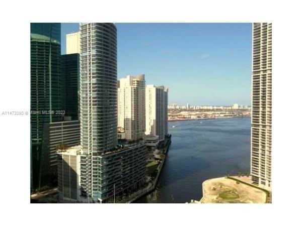 BRICKELL ON THE RIVER S T
