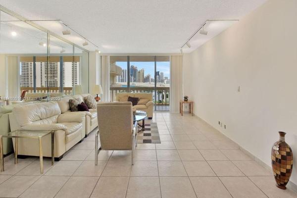 TURNBERRY TOWERS CONDO