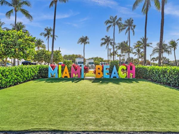 THE STRAND ON OCEAN DRIVE