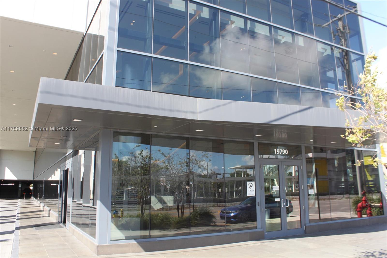 Forum Aventura - фото