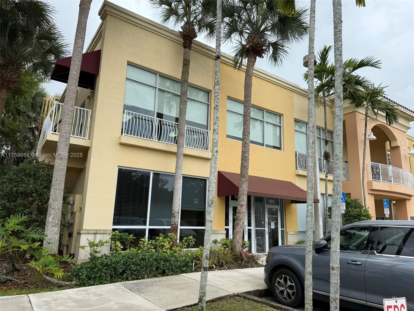 Plantation Office Center - фото