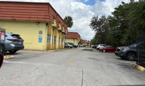 Los Palacios by Miami Lak