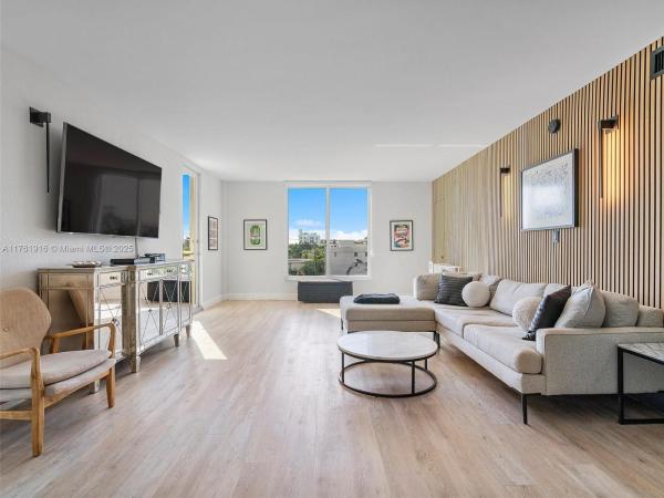 ISLAND POINTE CONDO