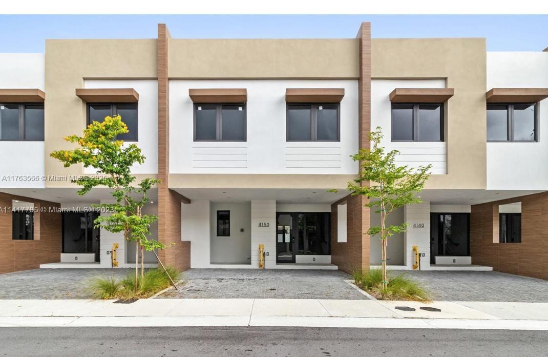 OAKS PLACE - фото