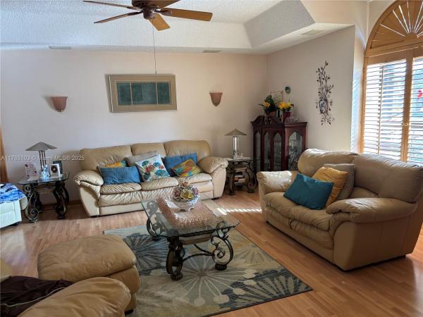 BOULEVARD WOODS EAST