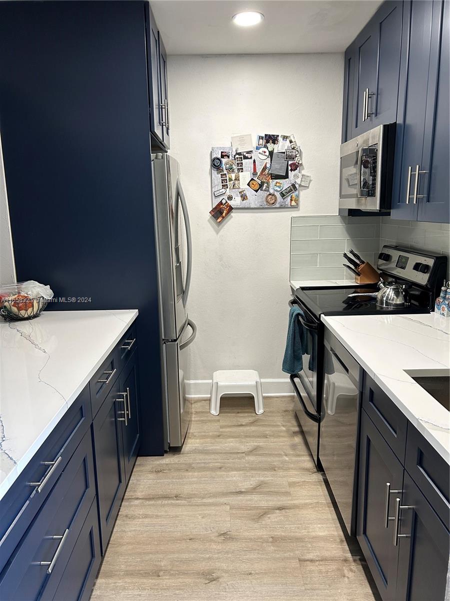 LORI-LYNN CONDO - фото