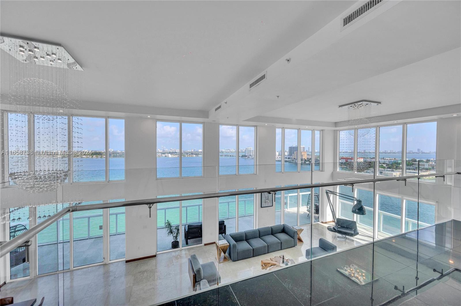 The Current Condo - фото