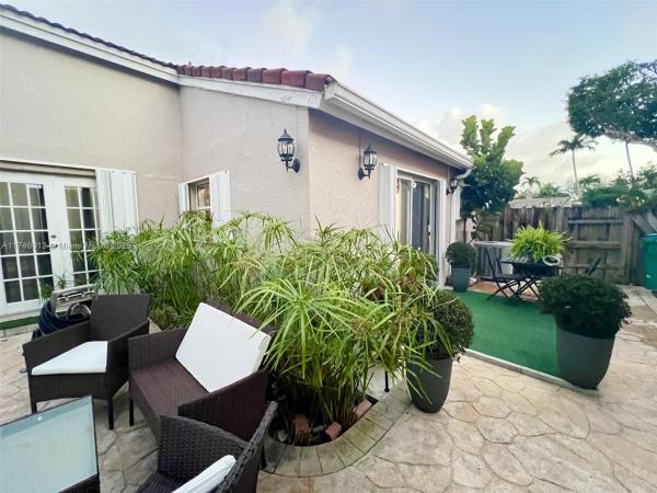 LAS CASAS AT KENDALL