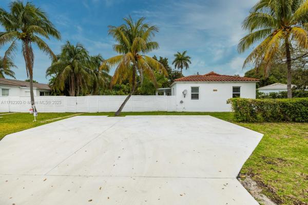 BISCAYNE LAWN EXTENSION