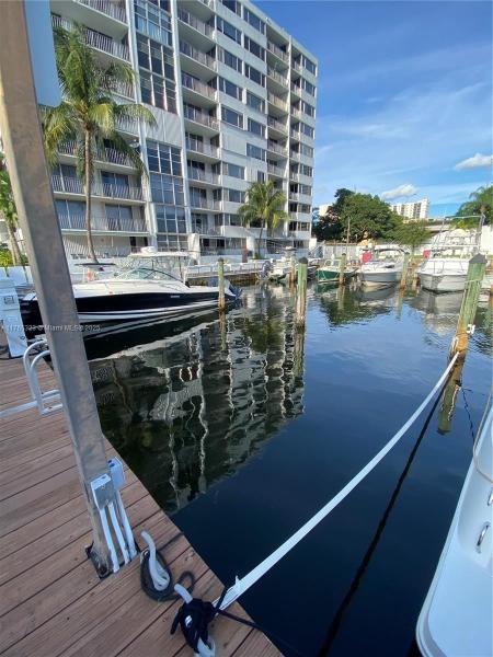 RIVER RUN YACHT CLUB COND