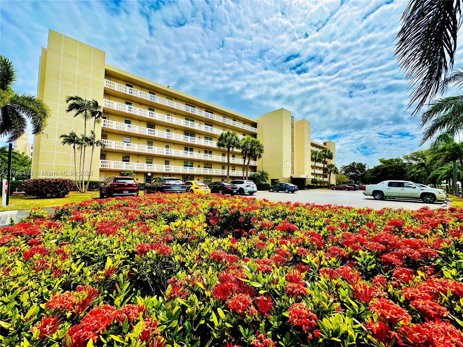 MEADOWBROOK LAKES - фото