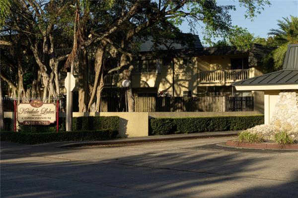 KENDALE LAKES TOWNHOUSE