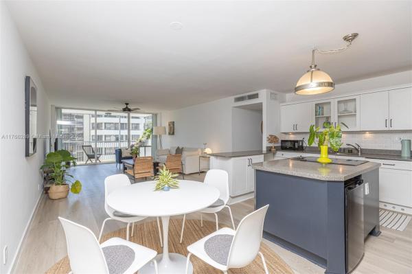 ISLAND BREAKERS CONDO