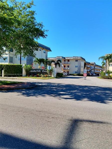 Lauderdale E/Jarret Hall