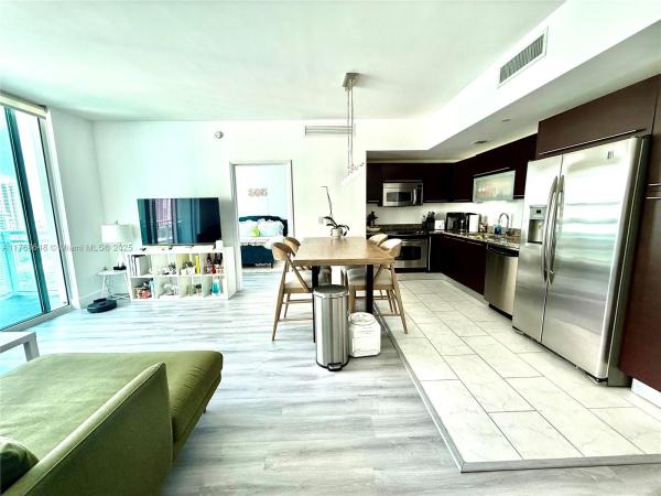 950 BRICKELL BAY DR #2706, FLORIDA CITY, FL 33131