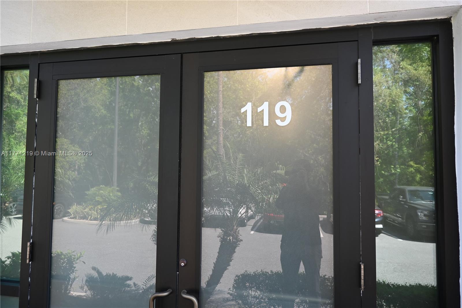 UNIVERSITY STATION - фото