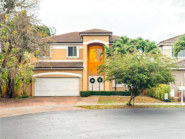 SUNSET LAKES ESTATES