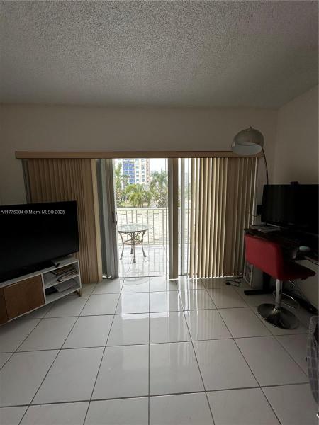 500 BAYVIEW DR #217, SUNNY ISLES BEACH, FL 33160