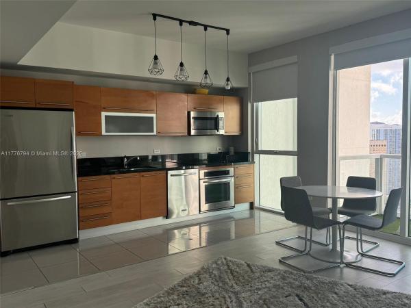 244 BISCAYNE BLVD #3905, MIAMI, FL 33132