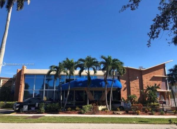 Diplomat Golf & Racquet C