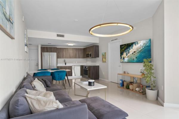 488 NE 18TH ST #301, MIAMI, FL 33132