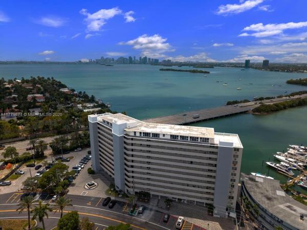 Bayshore Yacht & Tennis C