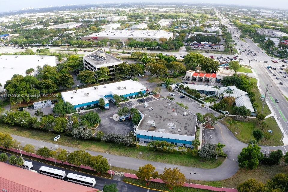 Commercial - фото