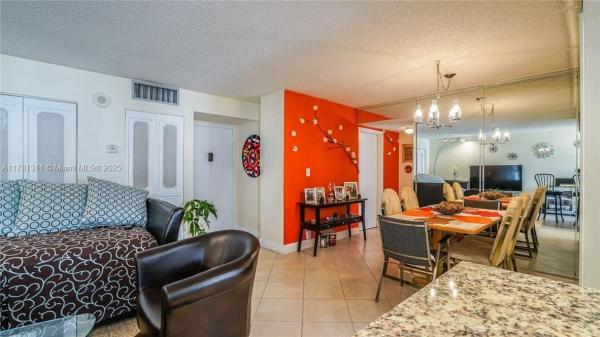 17011 N BAY RD #701, SUNNY ISLES BEACH, FL 33160